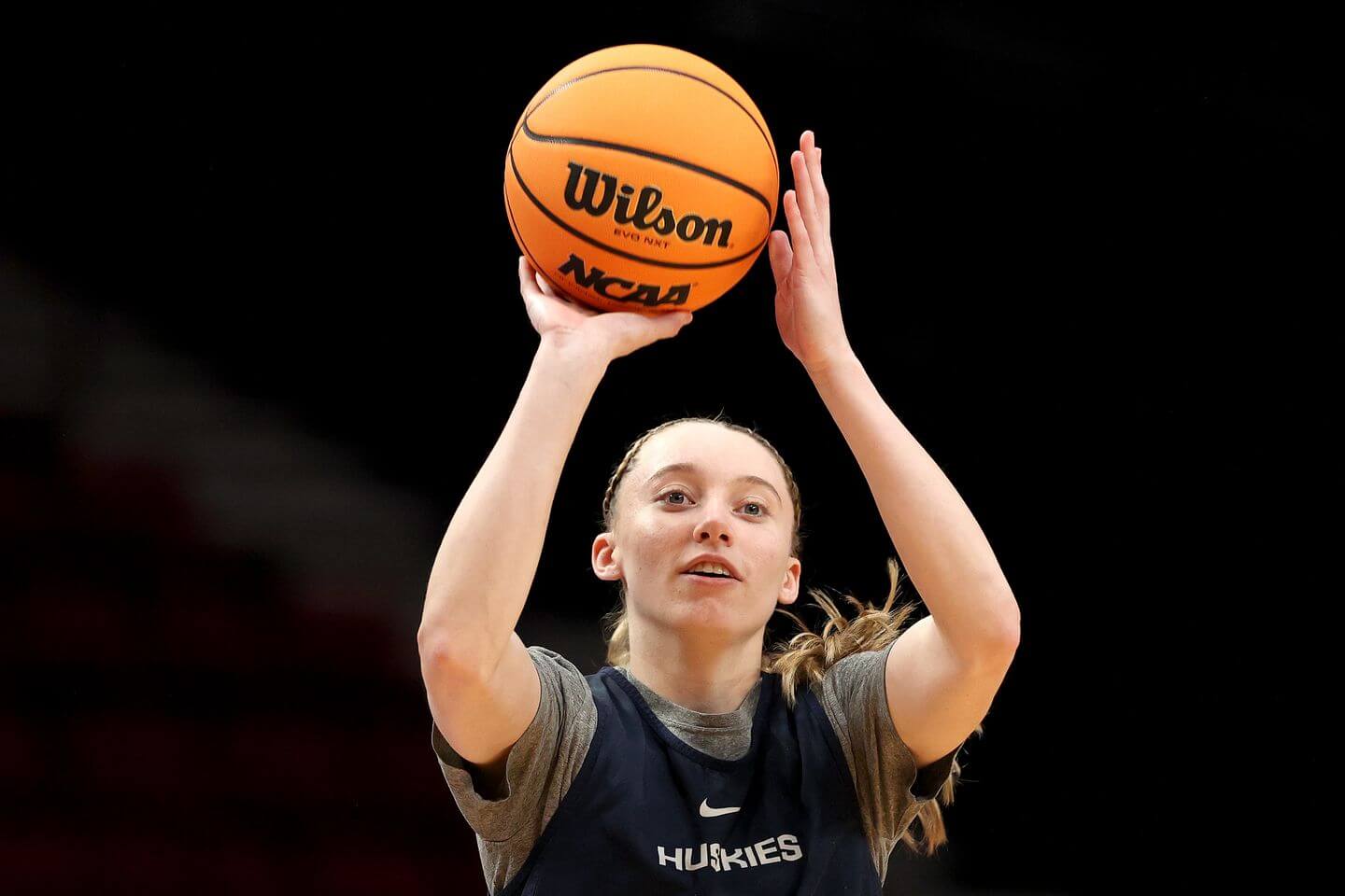 Women's March Madness scores and live updates: UConn vs. Duke highlights, analysis