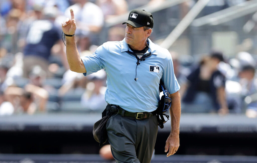 Controversial MLB umpire Angel Hernandez to retire immediately