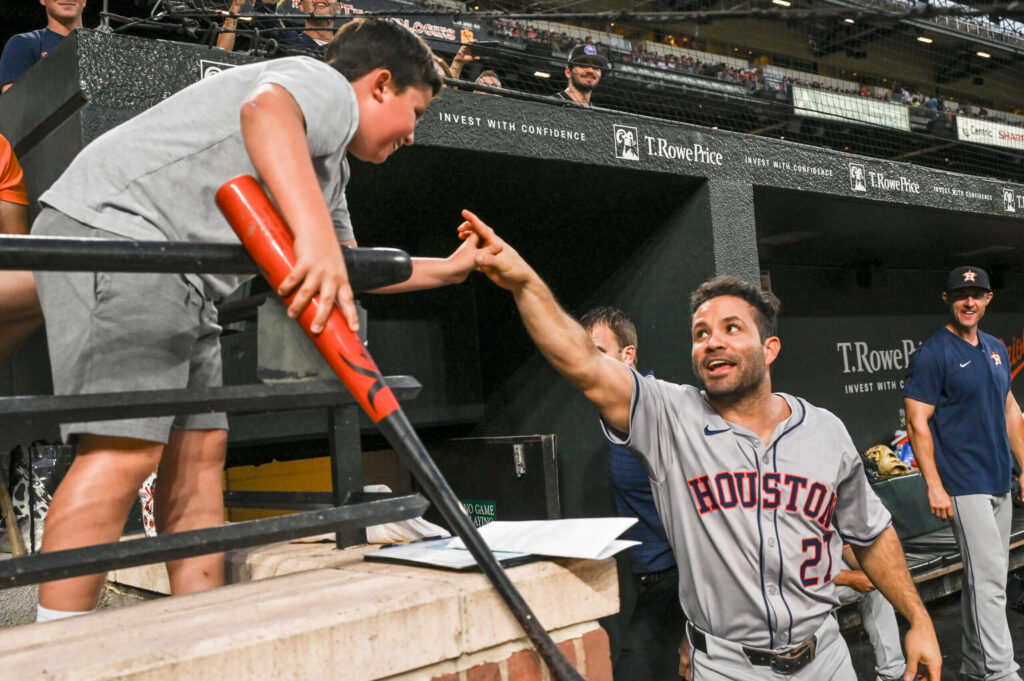 After fan asks, ‘If you hit a home run, can I have your bat?’ Astros superstar Jose Altuve delivers
