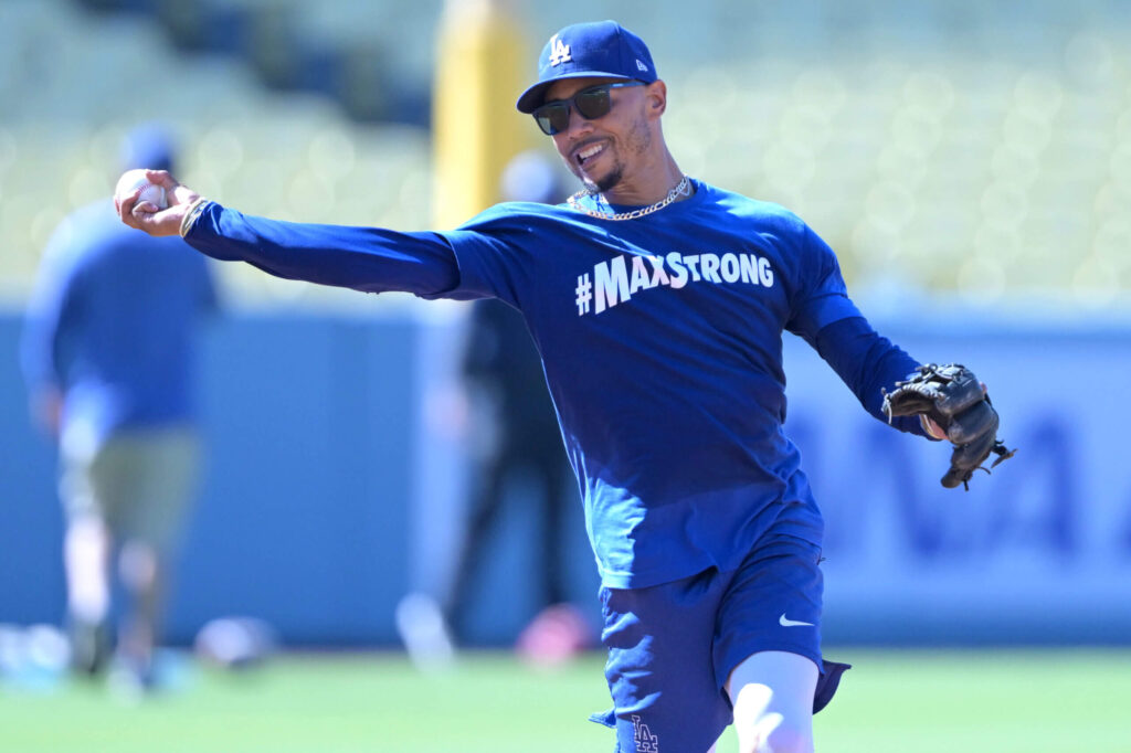 Dodgers end shortstop experiment, will move Mookie Betts to right field, after all