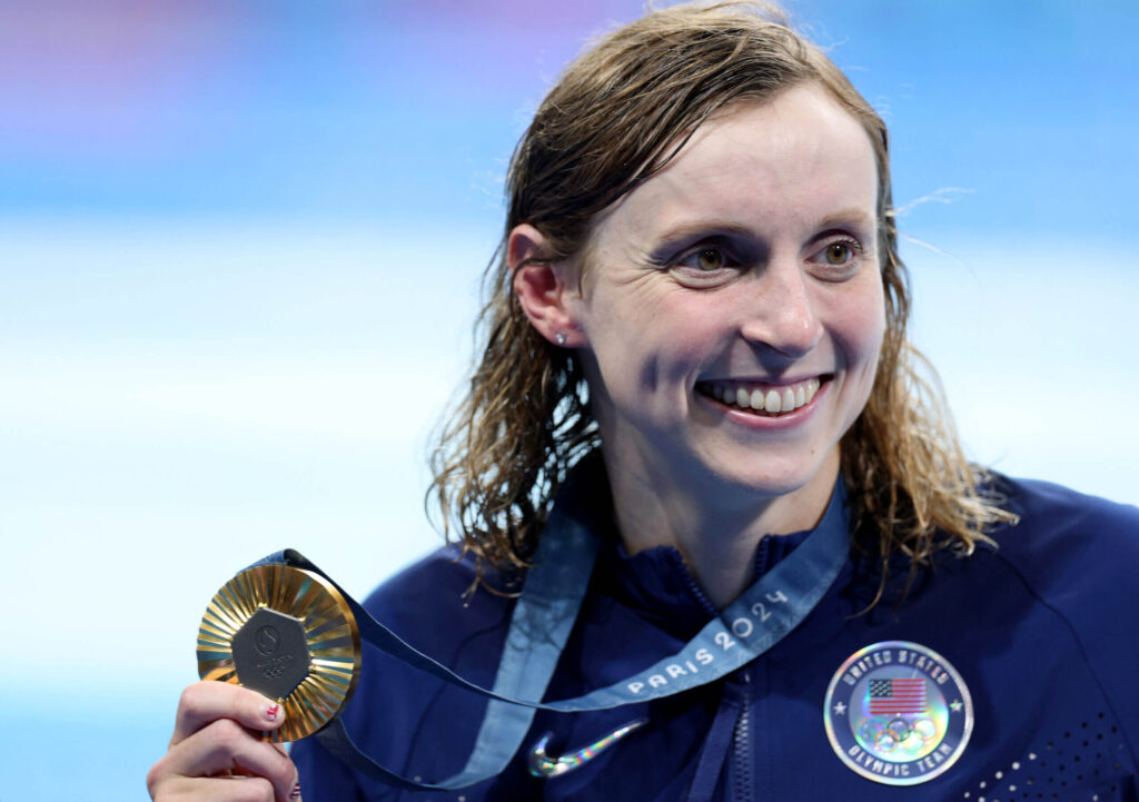 Katie Ledecky ties record for most gold medals by a female Olympian with 800m freestyle win